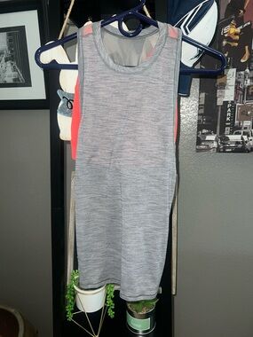 Lululemon Work The Circuit Tank size 2 Gray and Bright Salmon Sports Bra